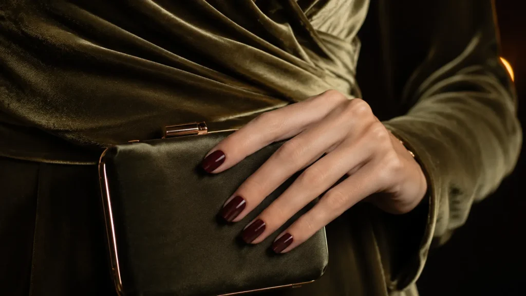 Como escolher esmalte para vestido verde oliva ou musgo?